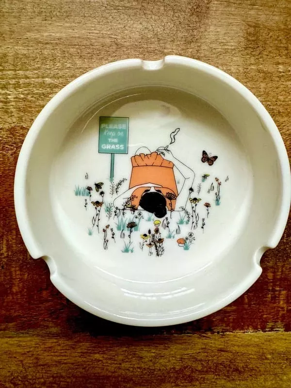 “Keep On the Grass” Porcelain Ashtray – Rogue Paq Ritual Dish