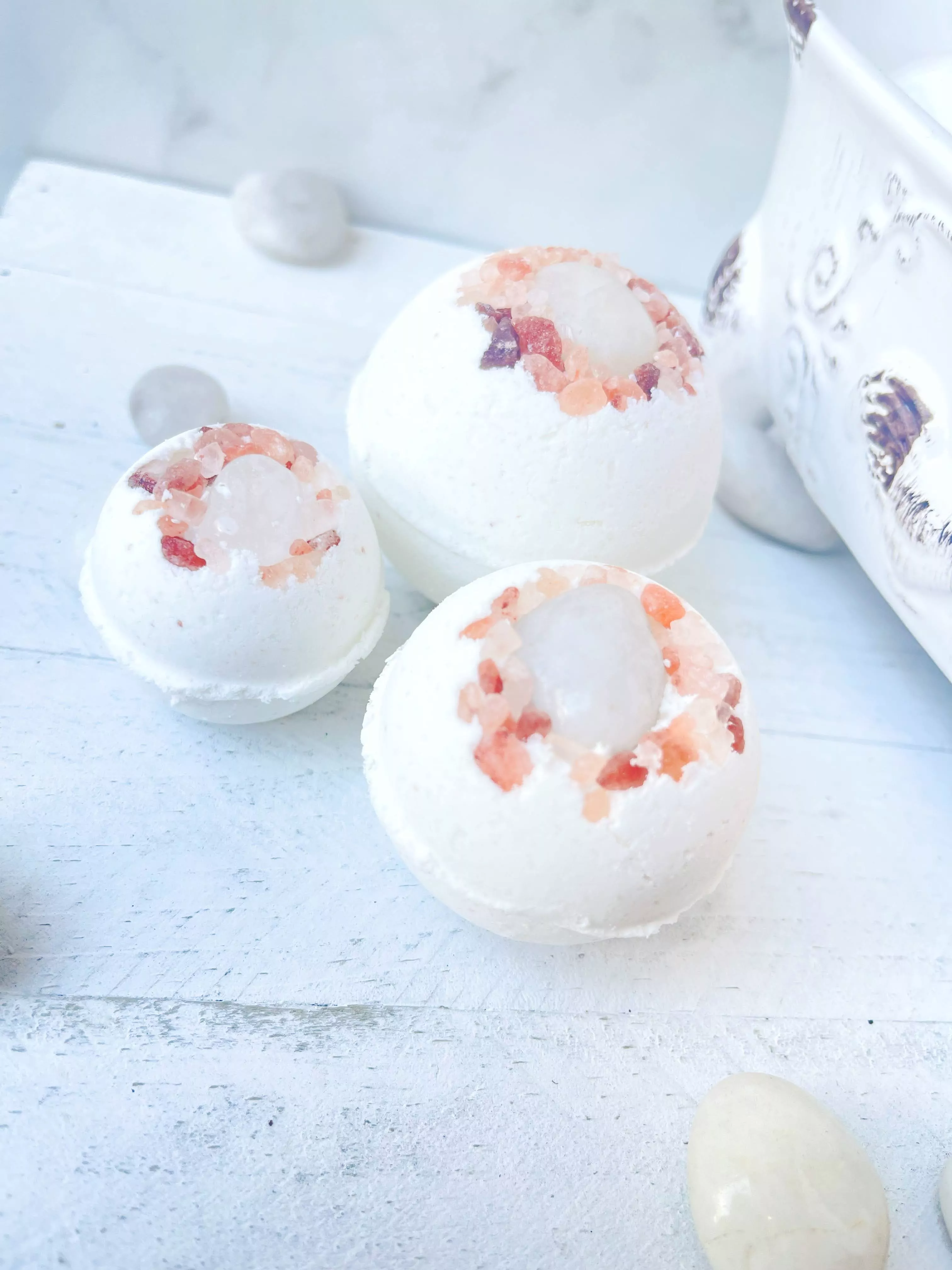 Quartz & Pink Himalayan Salt Bath Bomb – Peaceful Detox Crystal Soak